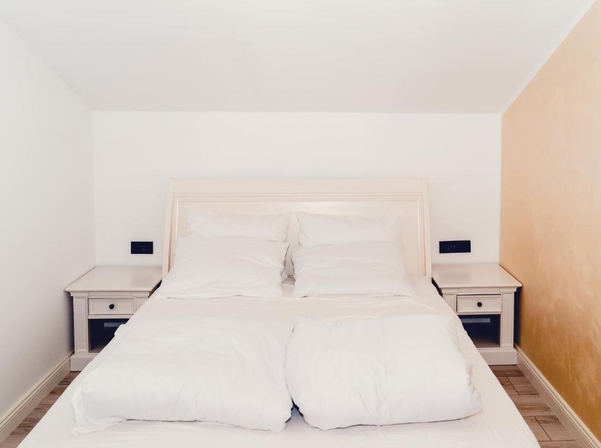 Casa Del Sole Hotel Алба Юлия Екстериор снимка